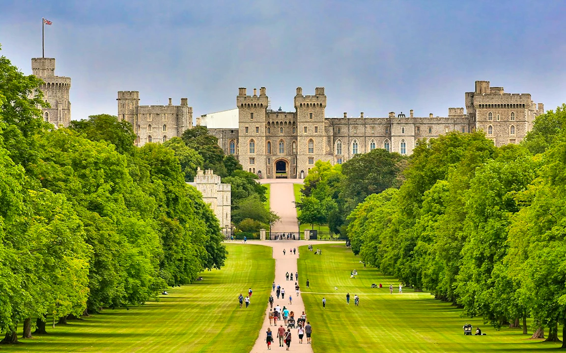 Windsor, Stonehenge, Bath & Lacock Tour with Lunch
